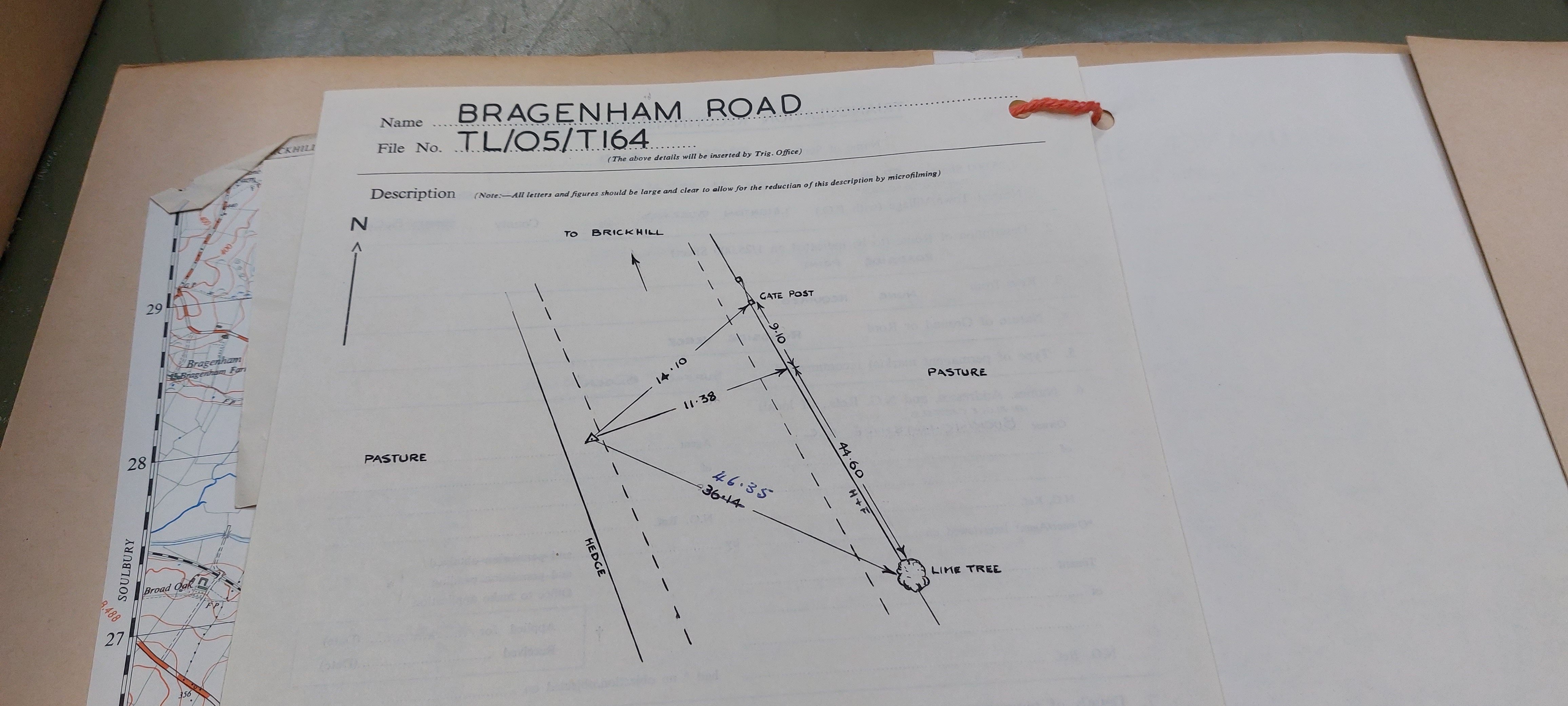 File:Bucks-TP22404-BragenhamRoad-Block.jpg