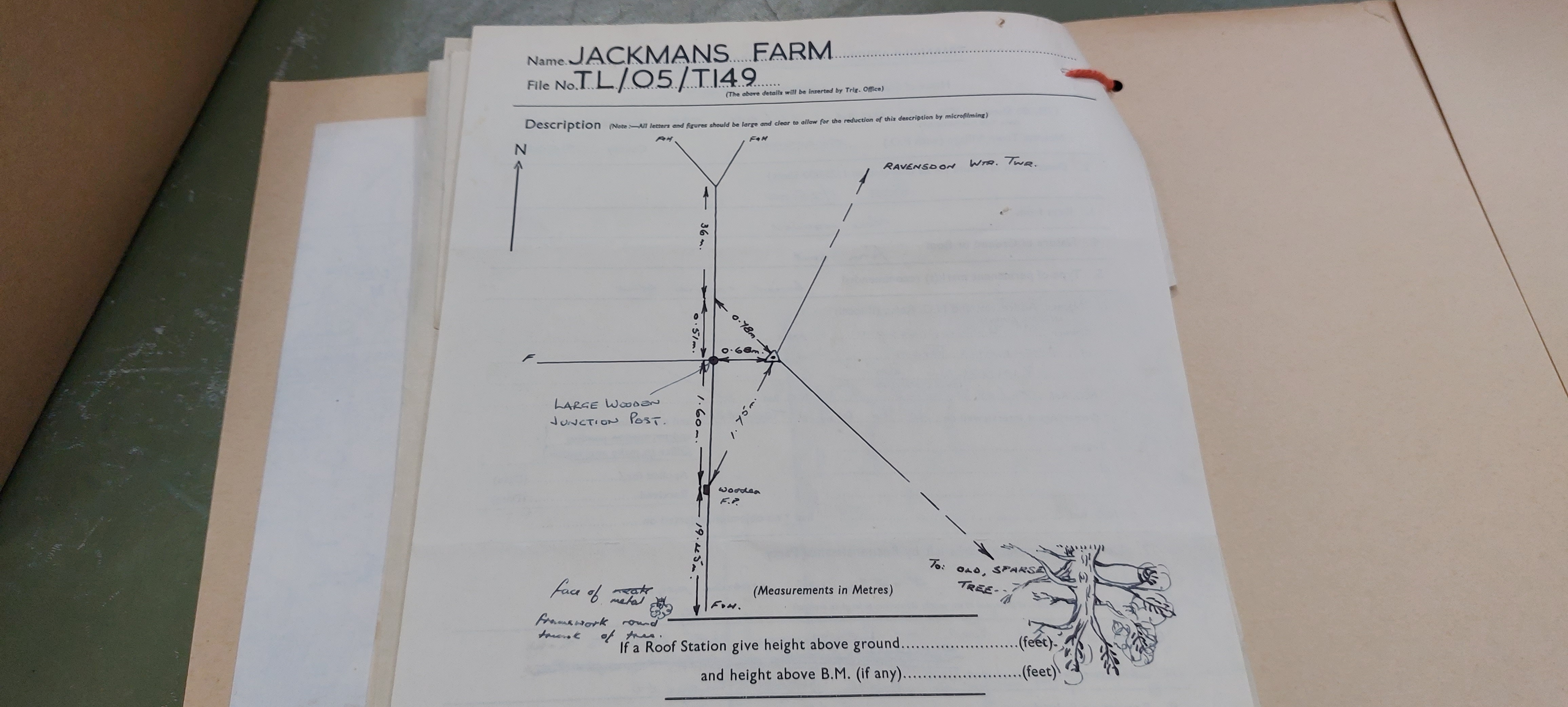 File:Beds-TP22389-JackmansFarm-BuriedBlock.jpg