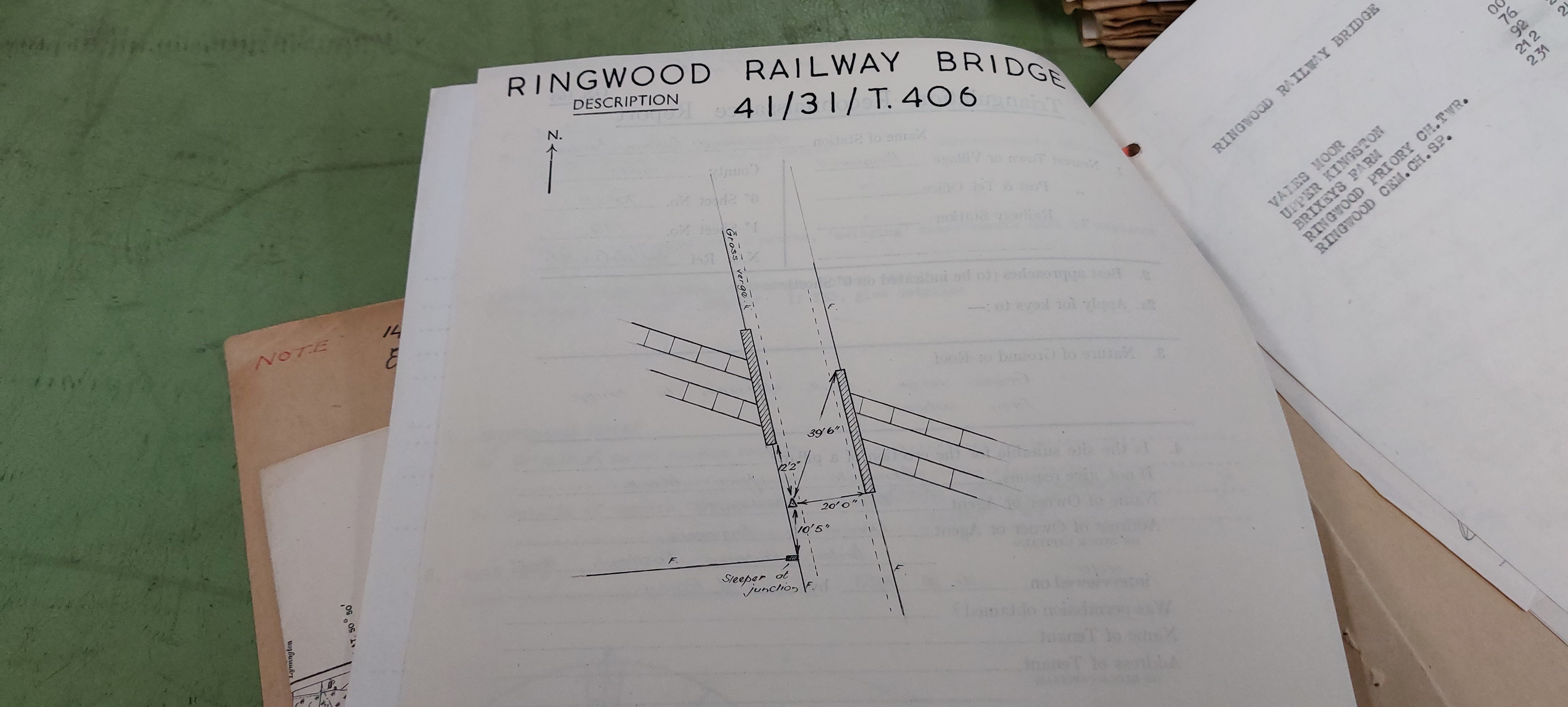 File:Hampshire-TP12568-RingwoodRailwayBridge-SurfaceBlock.jpg