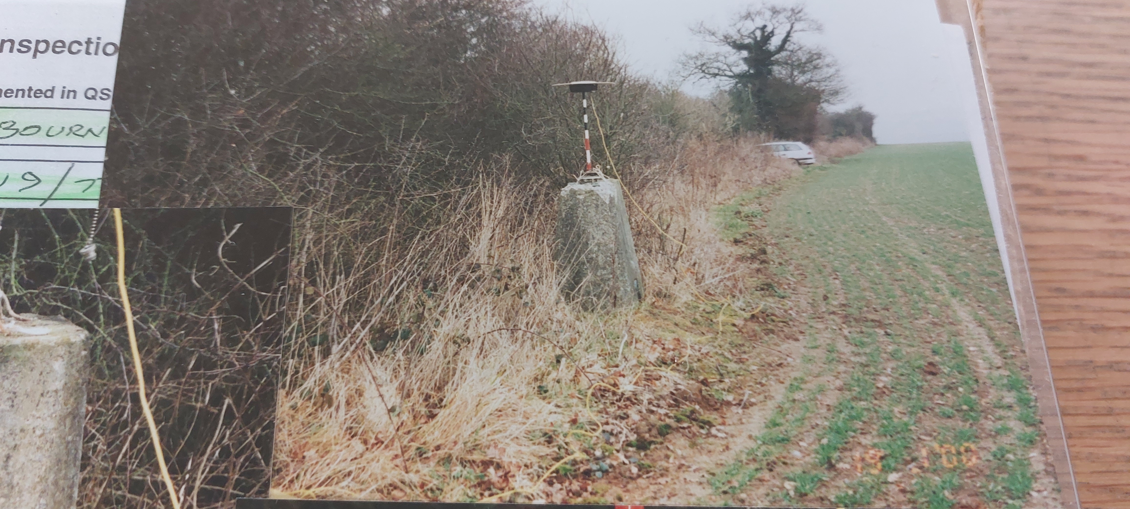 File:Wilts-TP0807-AldbourneGorse-Pillar1.jpg