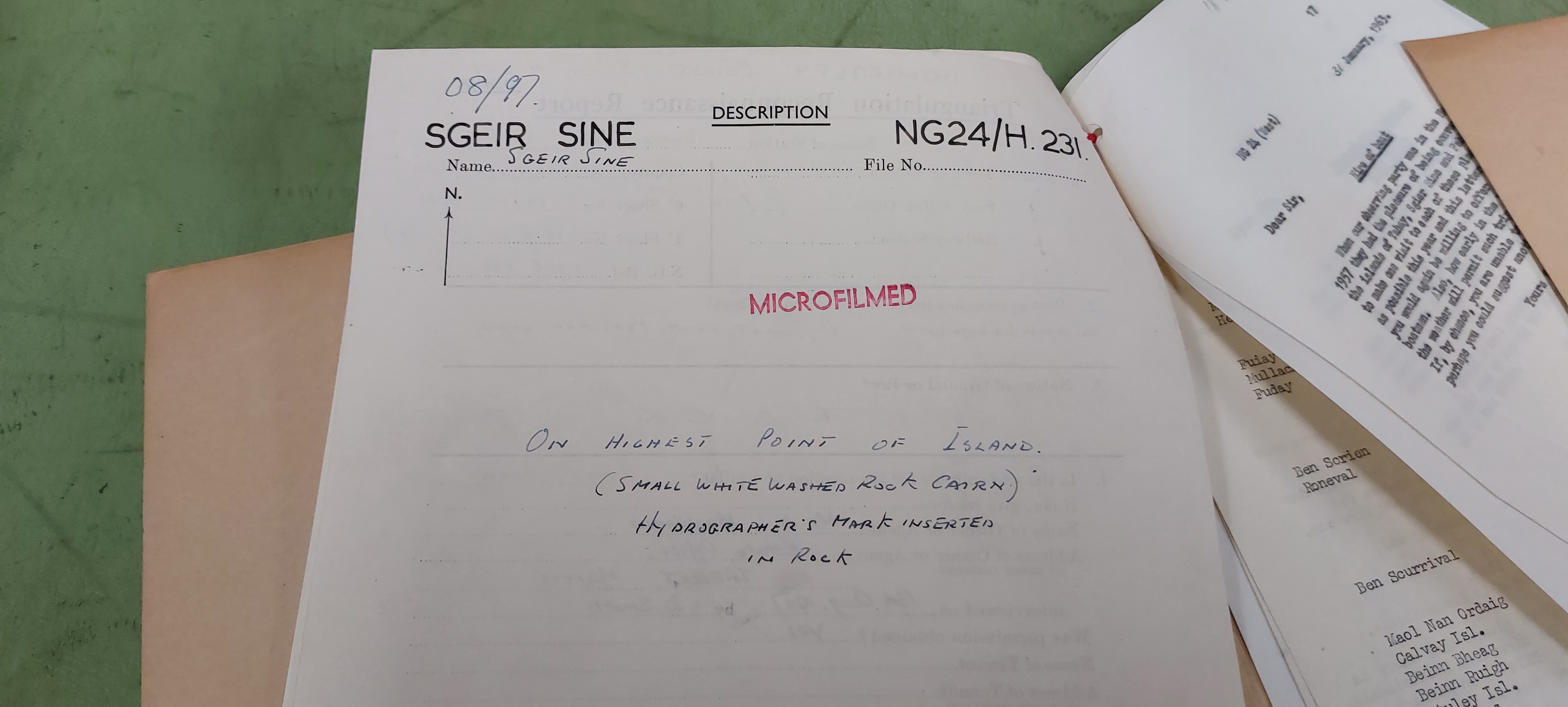 File:WesternIsles-TP7965-SgeirSine-BrassPlate.jpg