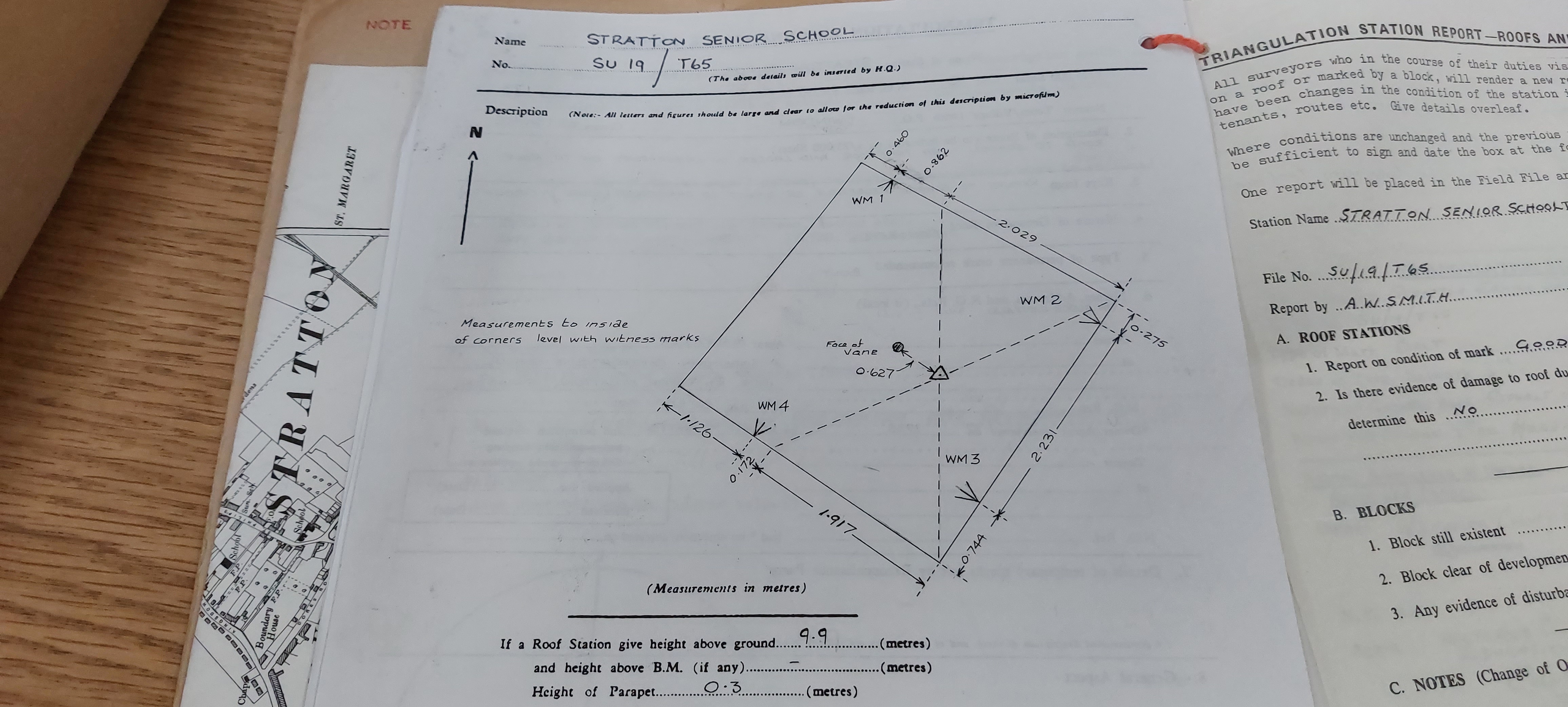 File:Wilts-TP12135-StrattonSeniorSchool-Bolt1.jpg